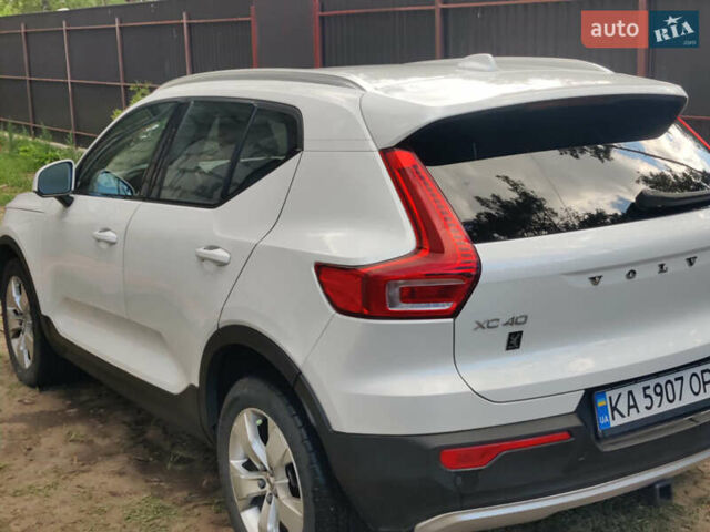 Білий Вольво XC40, об'ємом двигуна 1.97 л та пробігом 67 тис. км за 26300 $, фото 3 на Automoto.ua