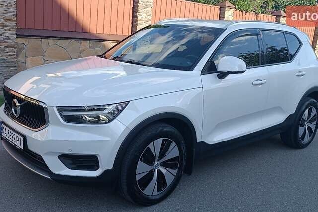 Белый Вольво XC40, объемом двигателя 1.97 л и пробегом 44 тыс. км за 36900 $, фото 10 на Automoto.ua