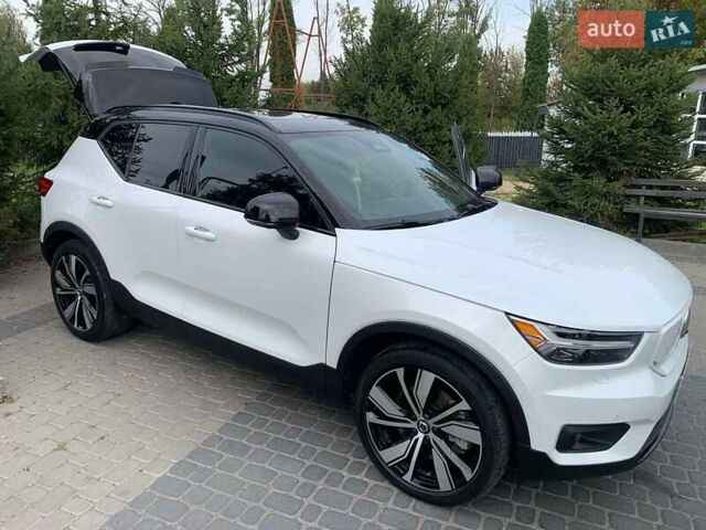 Белый Вольво XC40, объемом двигателя 0 л и пробегом 50 тыс. км за 32900 $, фото 1 на Automoto.ua