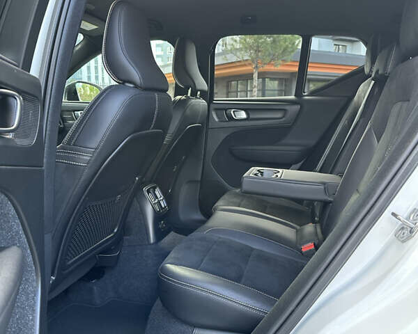 Белый Вольво XC40, объемом двигателя 1.5 л и пробегом 50 тыс. км за 34900 $, фото 48 на Automoto.ua