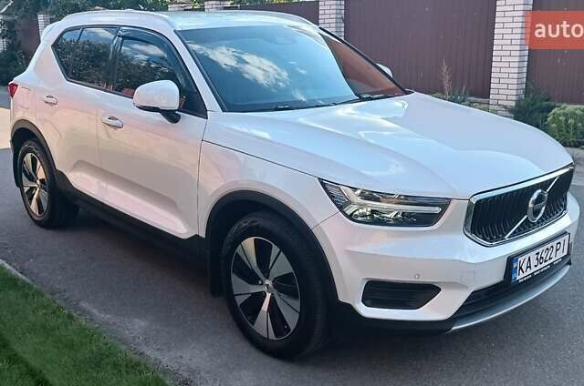 Белый Вольво XC40, объемом двигателя 1.97 л и пробегом 44 тыс. км за 36900 $, фото 7 на Automoto.ua