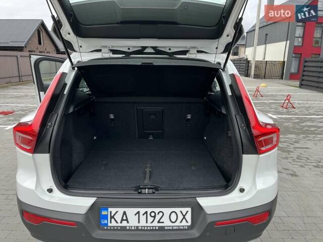 Белый Вольво XC40, объемом двигателя 1.48 л и пробегом 72 тыс. км за 28500 $, фото 16 на Automoto.ua