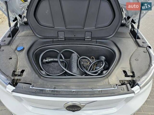 Белый Вольво XC40, объемом двигателя 0 л и пробегом 54 тыс. км за 27000 $, фото 1 на Automoto.ua
