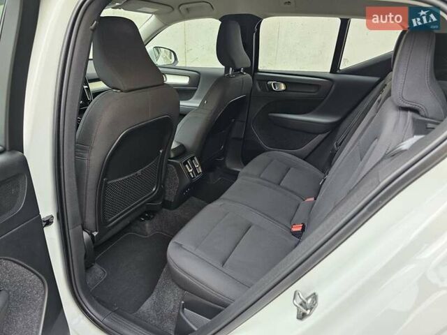 Белый Вольво XC40, объемом двигателя 1.48 л и пробегом 69 тыс. км за 29200 $, фото 71 на Automoto.ua