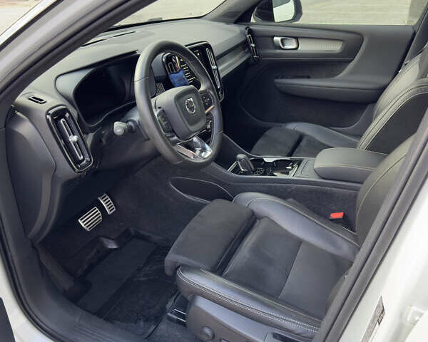 Белый Вольво XC40, объемом двигателя 0 л и пробегом 44 тыс. км за 24900 $, фото 30 на Automoto.ua