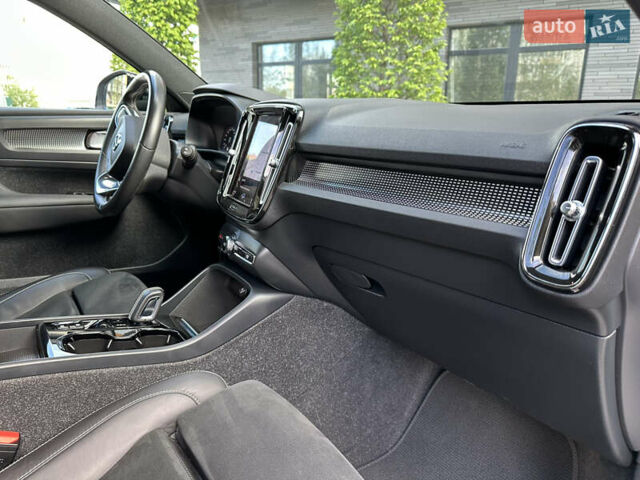 Белый Вольво XC40, объемом двигателя 1.5 л и пробегом 50 тыс. км за 34900 $, фото 43 на Automoto.ua