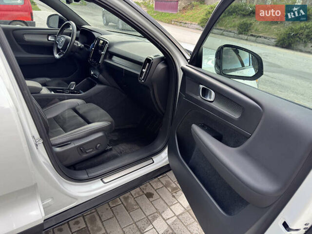 Белый Вольво XC40, объемом двигателя 0 л и пробегом 44 тыс. км за 24900 $, фото 20 на Automoto.ua
