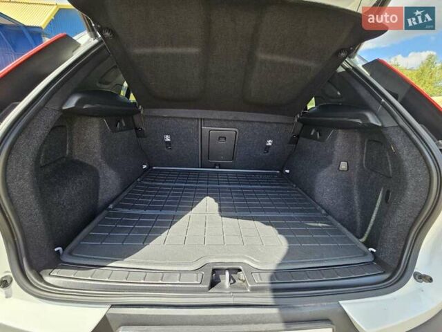 Белый Вольво XC40, объемом двигателя 0 л и пробегом 54 тыс. км за 27000 $, фото 17 на Automoto.ua