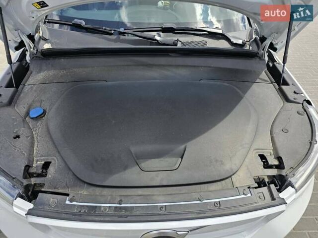 Белый Вольво XC40, объемом двигателя 0 л и пробегом 54 тыс. км за 27000 $, фото 19 на Automoto.ua