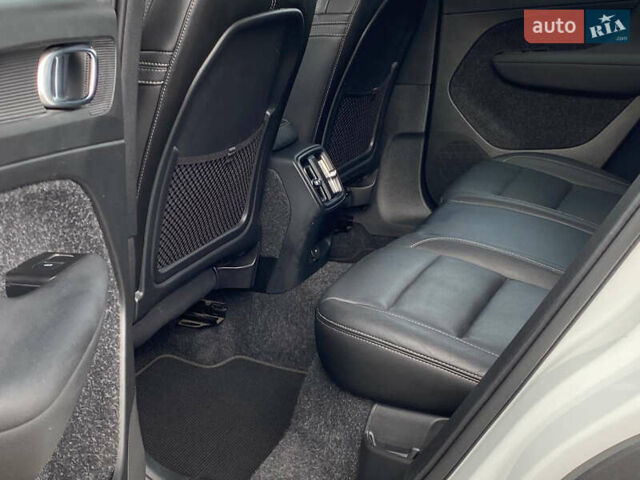 Вольво XC40 2021 в Самборе на Automoto.ua Белый Вольво XC40, объемом двигателя 0 л и пробегом 163 тыс. км за 23999 $, фото 61 на Automoto.ua