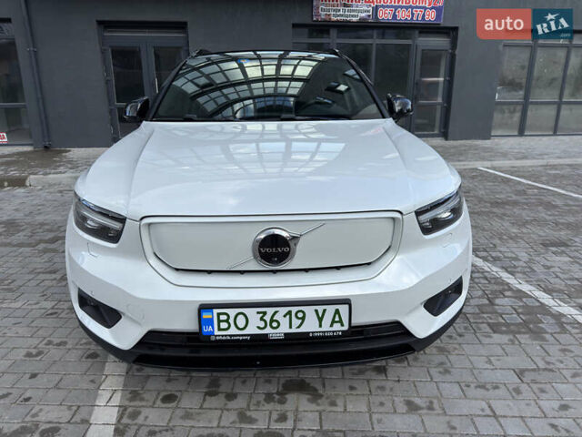 Белый Вольво XC40, объемом двигателя 0 л и пробегом 44 тыс. км за 24900 $, фото 2 на Automoto.ua