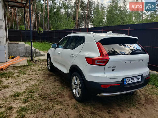 Білий Вольво XC40, об'ємом двигуна 1.97 л та пробігом 67 тис. км за 26300 $, фото 12 на Automoto.ua
