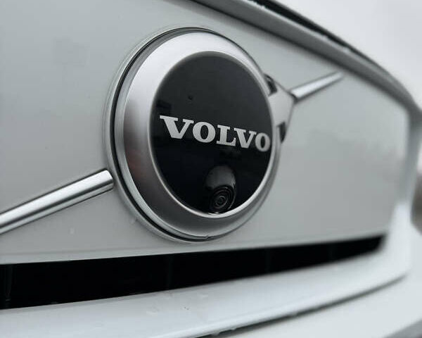 Белый Вольво XC40, объемом двигателя 0 л и пробегом 10 тыс. км за 31000 $, фото 5 на Automoto.ua