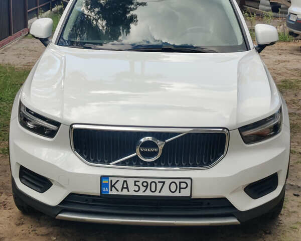 Білий Вольво XC40, об'ємом двигуна 1.97 л та пробігом 67 тис. км за 26300 $, фото 10 на Automoto.ua