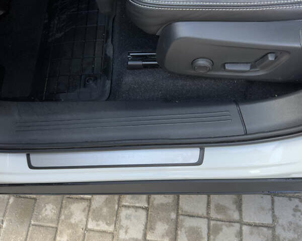 Белый Вольво XC40, объемом двигателя 0 л и пробегом 44 тыс. км за 24900 $, фото 29 на Automoto.ua
