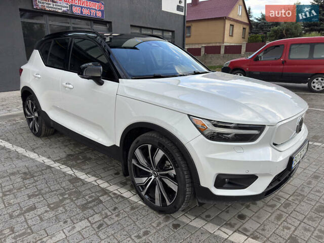 Белый Вольво XC40, объемом двигателя 0 л и пробегом 44 тыс. км за 24900 $, фото 18 на Automoto.ua