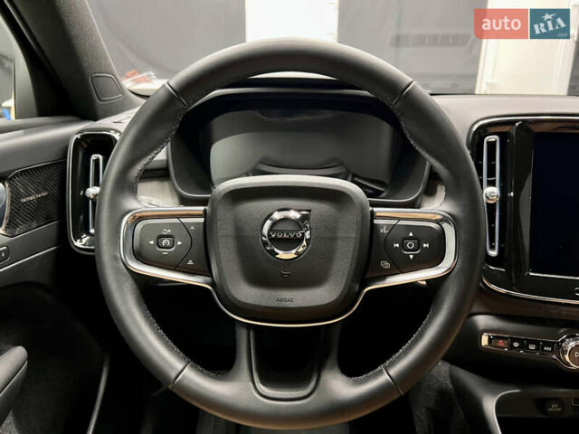 Белый Вольво XC40, объемом двигателя 1.97 л и пробегом 22 тыс. км за 35800 $, фото 73 на Automoto.ua