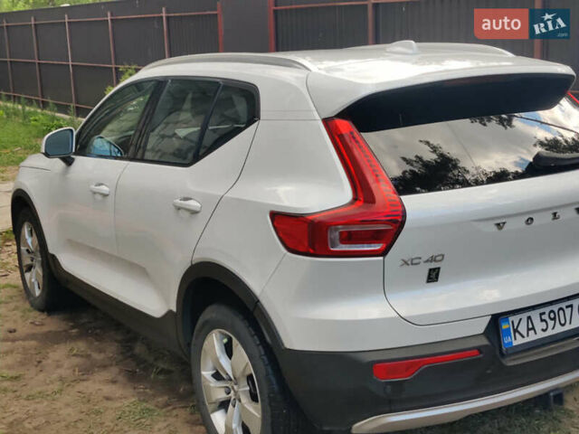 Білий Вольво XC40, об'ємом двигуна 1.97 л та пробігом 67 тис. км за 26300 $, фото 7 на Automoto.ua