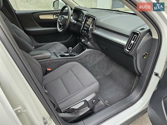 Білий Вольво XC40, об'ємом двигуна 1.48 л та пробігом 69 тис. км за 29200 $, фото 61 на Automoto.ua