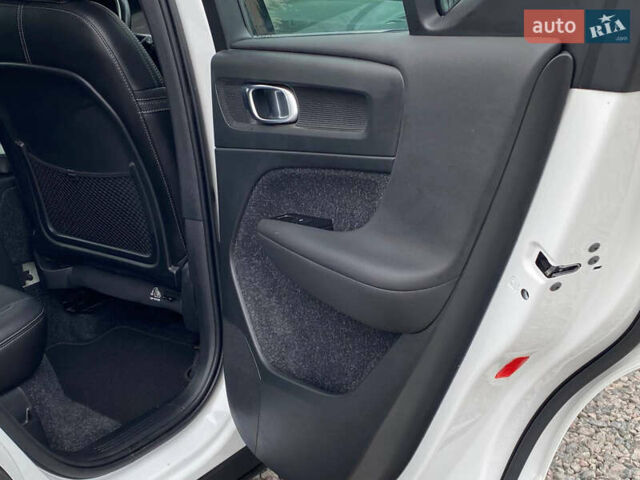 Вольво XC40 2021 в Самборе на Automoto.ua Белый Вольво XC40, объемом двигателя 0 л и пробегом 163 тыс. км за 23999 $, фото 75 на Automoto.ua