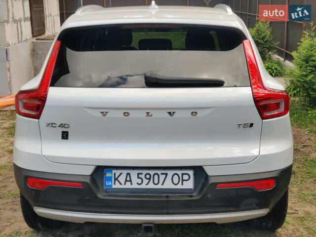 Білий Вольво XC40, об'ємом двигуна 1.97 л та пробігом 67 тис. км за 26300 $, фото 6 на Automoto.ua