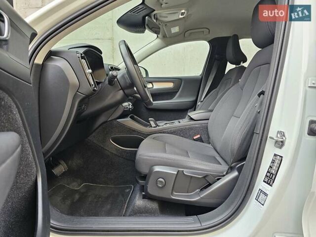 Білий Вольво XC40, об'ємом двигуна 1.48 л та пробігом 69 тис. км за 29200 $, фото 40 на Automoto.ua