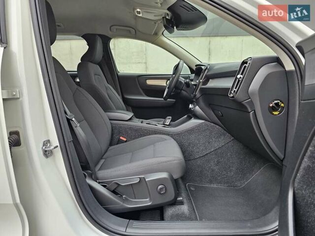 Білий Вольво XC40, об'ємом двигуна 1.48 л та пробігом 69 тис. км за 29200 $, фото 59 на Automoto.ua