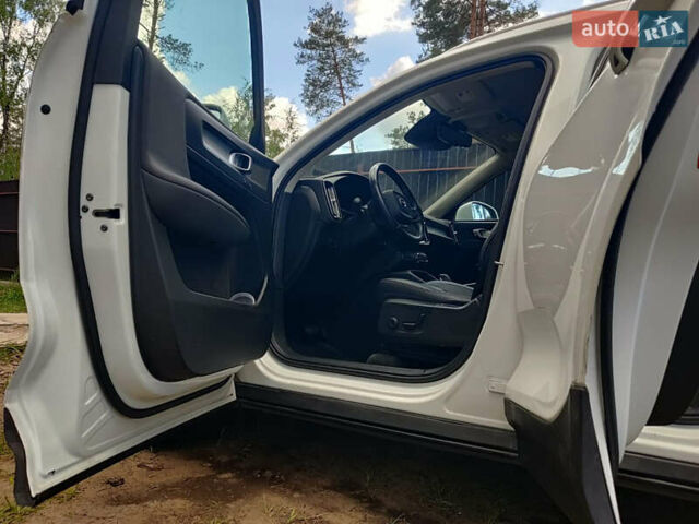 Білий Вольво XC40, об'ємом двигуна 1.97 л та пробігом 67 тис. км за 26300 $, фото 22 на Automoto.ua