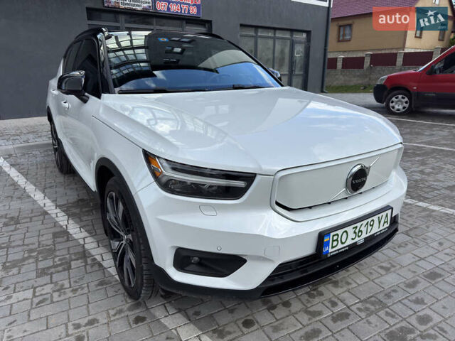 Белый Вольво XC40, объемом двигателя 0 л и пробегом 44 тыс. км за 24900 $, фото 3 на Automoto.ua