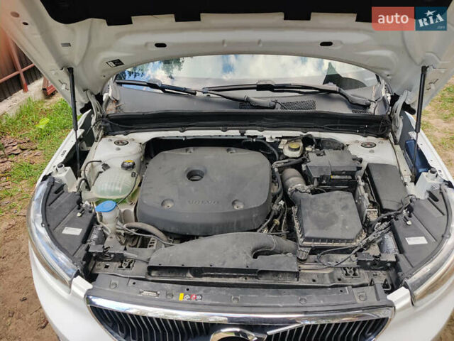 Білий Вольво XC40, об'ємом двигуна 1.97 л та пробігом 67 тис. км за 26300 $, фото 24 на Automoto.ua