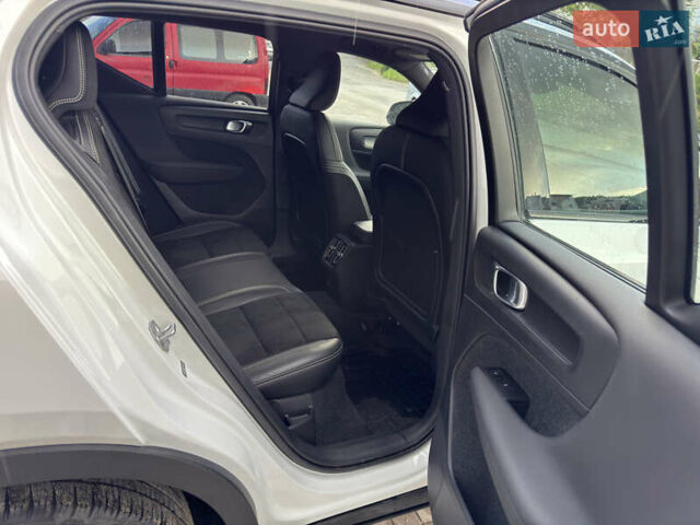 Белый Вольво XC40, объемом двигателя 0 л и пробегом 44 тыс. км за 24900 $, фото 21 на Automoto.ua
