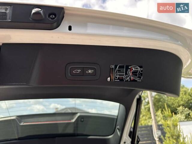 Білий Вольво XC40, об'ємом двигуна 1.97 л та пробігом 124 тис. км за 24700 $, фото 29 на Automoto.ua