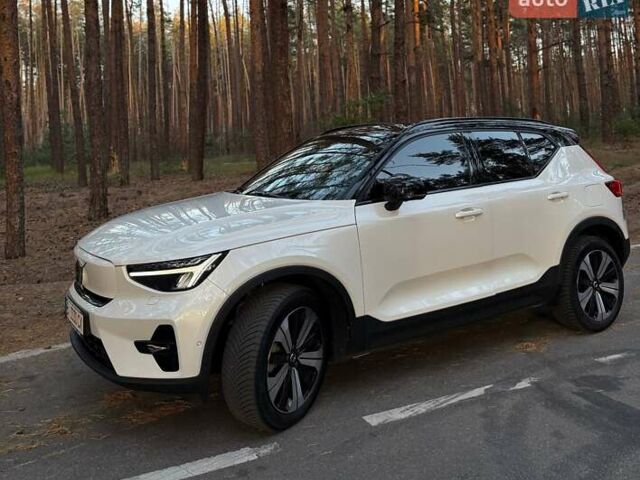 Белый Вольво XC40, объемом двигателя 0 л и пробегом 32 тыс. км за 41000 $, фото 19 на Automoto.ua