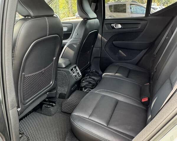 Білий Вольво XC40, об'ємом двигуна 1.97 л та пробігом 52 тис. км за 40000 $, фото 5 на Automoto.ua