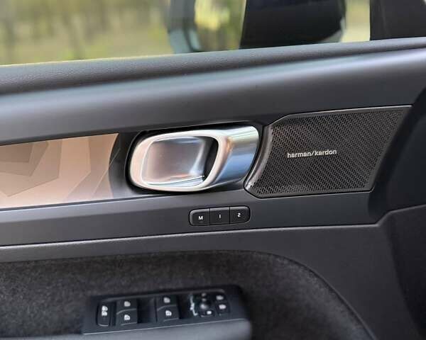 Белый Вольво XC40, объемом двигателя 0 л и пробегом 32 тыс. км за 41000 $, фото 33 на Automoto.ua