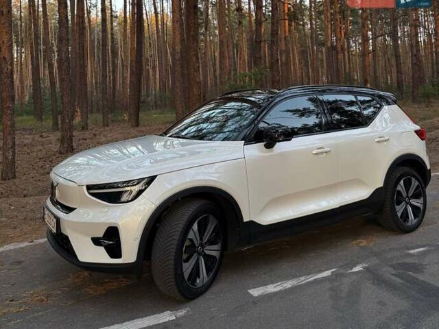 Белый Вольво XC40, объемом двигателя 0 л и пробегом 32 тыс. км за 41000 $, фото 12 на Automoto.ua