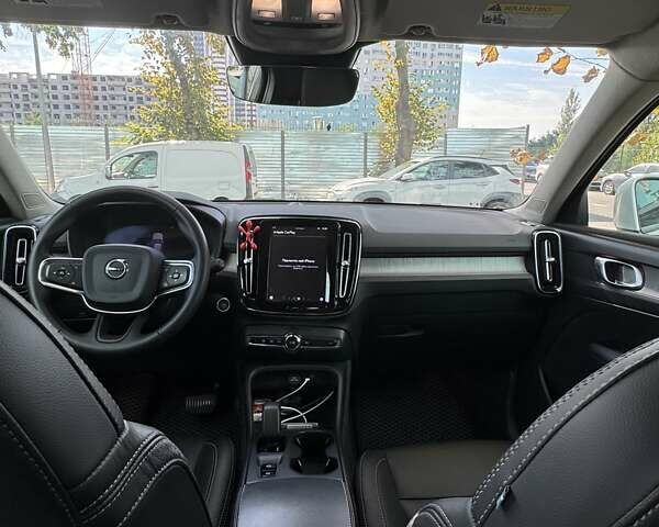 Білий Вольво XC40, об'ємом двигуна 1.97 л та пробігом 52 тис. км за 40000 $, фото 6 на Automoto.ua