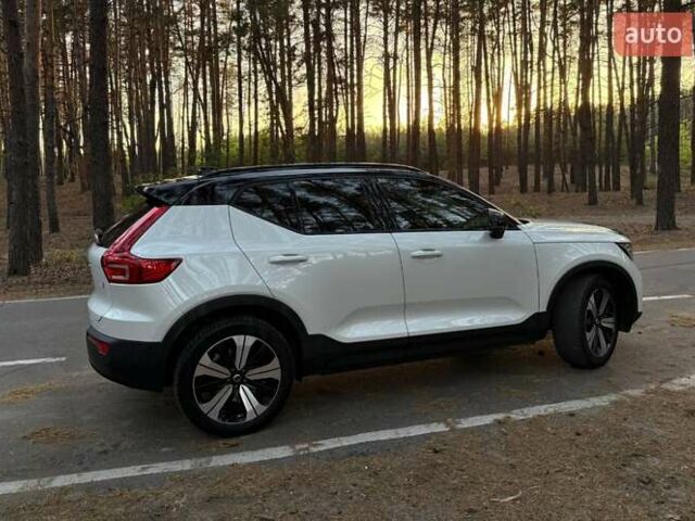 Белый Вольво XC40, объемом двигателя 0 л и пробегом 32 тыс. км за 41000 $, фото 23 на Automoto.ua