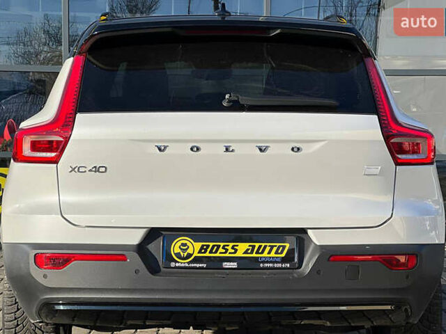 Белый Вольво XC40, объемом двигателя 0 л и пробегом 48 тыс. км за 30500 $, фото 4 на Automoto.ua