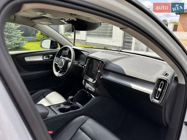 Білий Вольво XC40, об'ємом двигуна 1.97 л та пробігом 124 тис. км за 24700 $, фото 13 на Automoto.ua