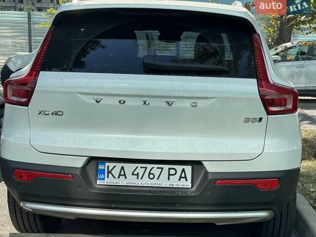 Білий Вольво XC40, об'ємом двигуна 1.97 л та пробігом 52 тис. км за 40000 $, фото 10 на Automoto.ua