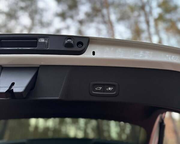 Белый Вольво XC40, объемом двигателя 0 л и пробегом 32 тыс. км за 41000 $, фото 47 на Automoto.ua