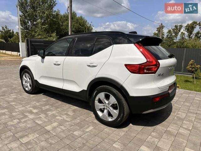 Белый Вольво XC40, объемом двигателя 1.97 л и пробегом 124 тыс. км за 22900 $, фото 4 на Automoto.ua