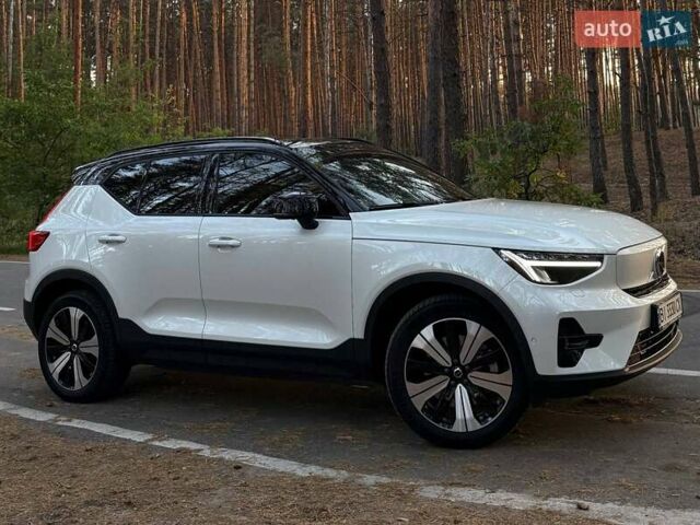 Белый Вольво XC40, объемом двигателя 0 л и пробегом 32 тыс. км за 41000 $, фото 10 на Automoto.ua