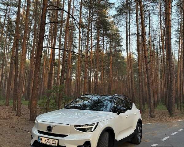 Белый Вольво XC40, объемом двигателя 0 л и пробегом 32 тыс. км за 41000 $, фото 52 на Automoto.ua