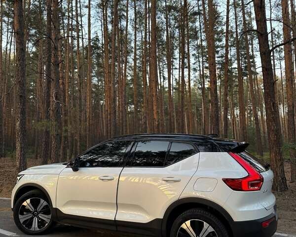 Белый Вольво XC40, объемом двигателя 0 л и пробегом 32 тыс. км за 41000 $, фото 11 на Automoto.ua