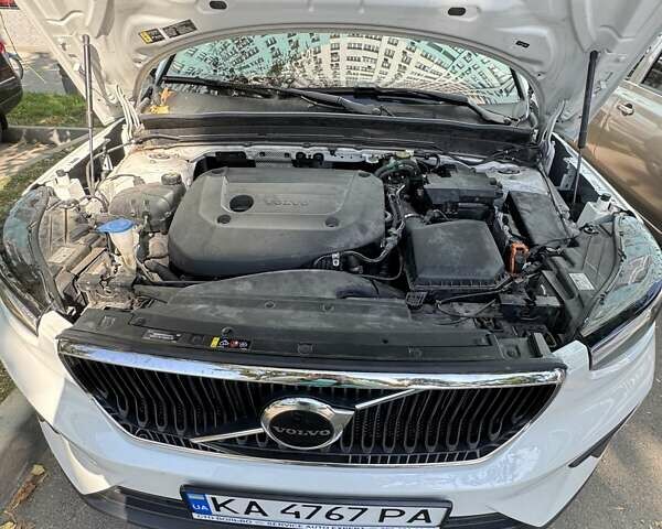 Білий Вольво XC40, об'ємом двигуна 1.97 л та пробігом 52 тис. км за 40000 $, фото 7 на Automoto.ua