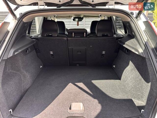 Белый Вольво XC40, объемом двигателя 1.97 л и пробегом 124 тыс. км за 22900 $, фото 30 на Automoto.ua