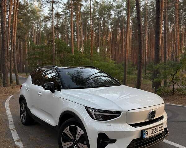 Белый Вольво XC40, объемом двигателя 0 л и пробегом 32 тыс. км за 41000 $, фото 4 на Automoto.ua