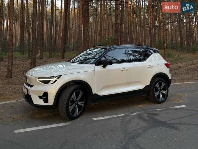 Белый Вольво XC40, объемом двигателя 0 л и пробегом 32 тыс. км за 41000 $, фото 20 на Automoto.ua